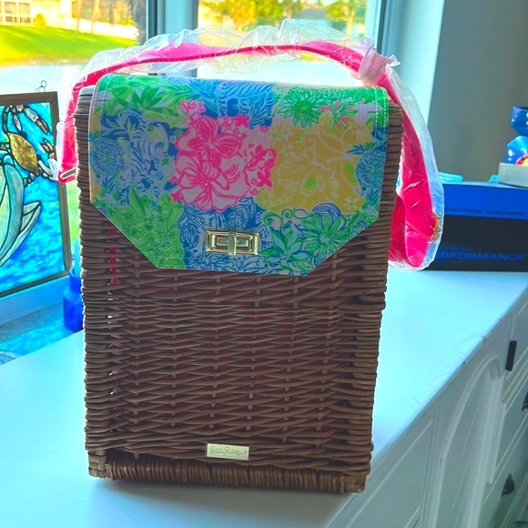 Lilly Pulitzer Handbags - Lilly Pulitzer Wine Basket